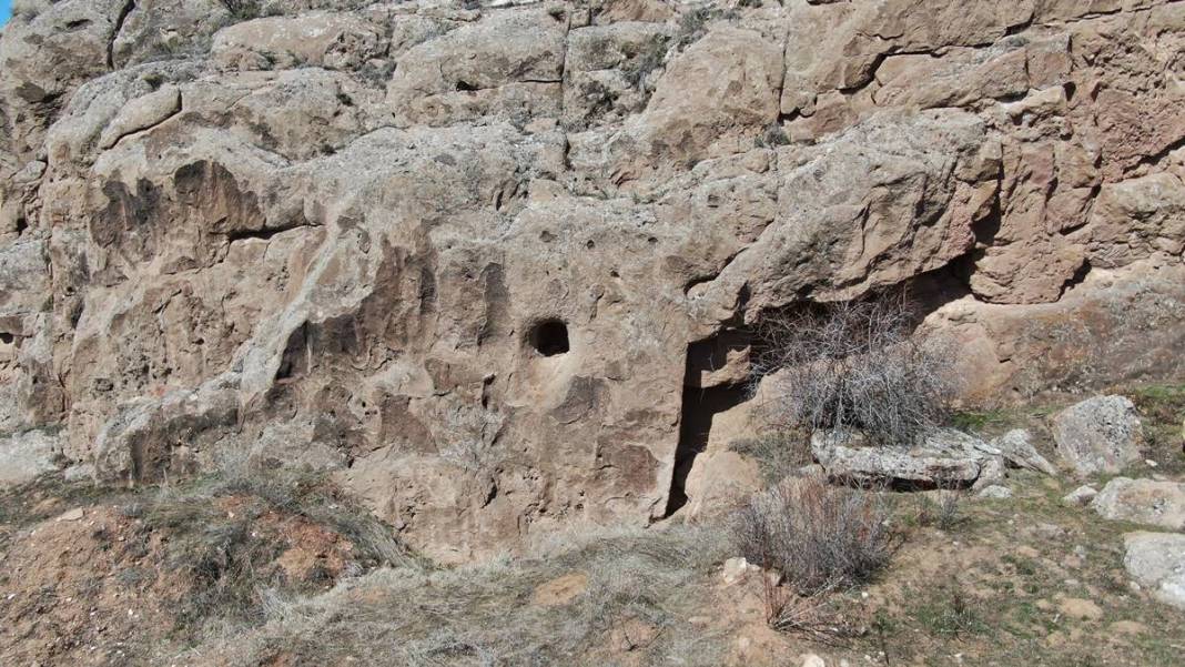 Gizemli oyuğa atılan üç taşı tutturanların dilekleri kabul oluyor! Akın akın o kente gidiyorlar 10